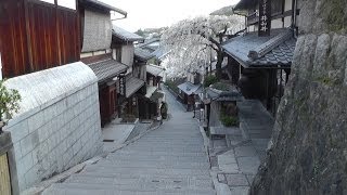 京都　産寧坂のしだれ桜が散り始めた翌日に八坂神社～清水寺境内を歩いて撮影　Kyoto　Kiyomizu -Temple