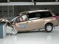 2004 Nissan Quest moderate overlap IIHS crash test