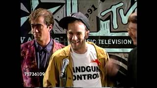 R.E.M. 1991-09-05 - MTV Video Music Awards, MTV, USA (Post-show Interview)