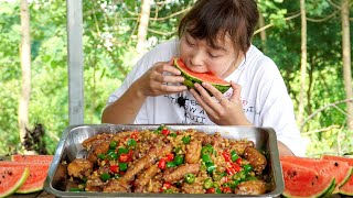 Qiumei Cuisine : having garlic chicken wings with a chilled watermelon