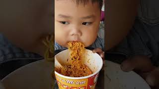 Cute eat noodles - Hướng dẫn ăn mì