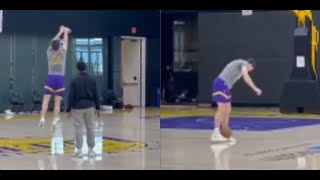 Austin Reaves beat Cam Reddish in a halfcourt shooting contest then showed off h