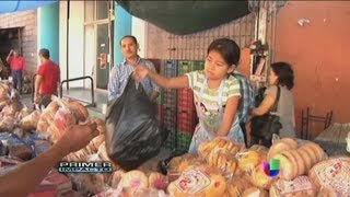 Niña de 12 años en El Salvador es toda una artista de las ventas - Primer Impacto