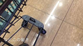 スーパーのカートの車輪がクルクル回るの何で⁉︎