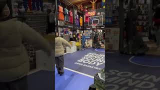 バスケットボール専門店　BALLER´S福岡店の初売りに行って来ました🏀いくらか購入したらフリースローが出来て、入ったので景品貰いました✨