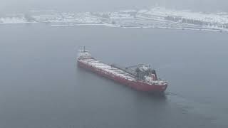 CSL Frontenac ship in Midland harbour / Le bateau Frontenac dans le port de Midland