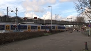 Dutch railroad crossing - Provincialeweg Zaandam 1