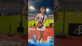 Rakuten Girls Lan 籃籃上場跟球迷打招呼 揹包包太可愛 髮香區#台湾チアリーデ #樂天女孩  240525