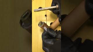 長沢のレバーハンドルを外す専用治具！【鍵屋】【鍵の仕組み】 #鍵 #locksmith #shorts