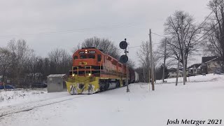 HESR 701-18 w/ HESR SD40M-2 #3484 and HESR GP40-2LW #3038 @ Oak St in Durand, MI 2/18/21