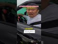 社会百态 男子骑摩托车遇堵车，请大哥挪车让路，大哥：让我打哪都行