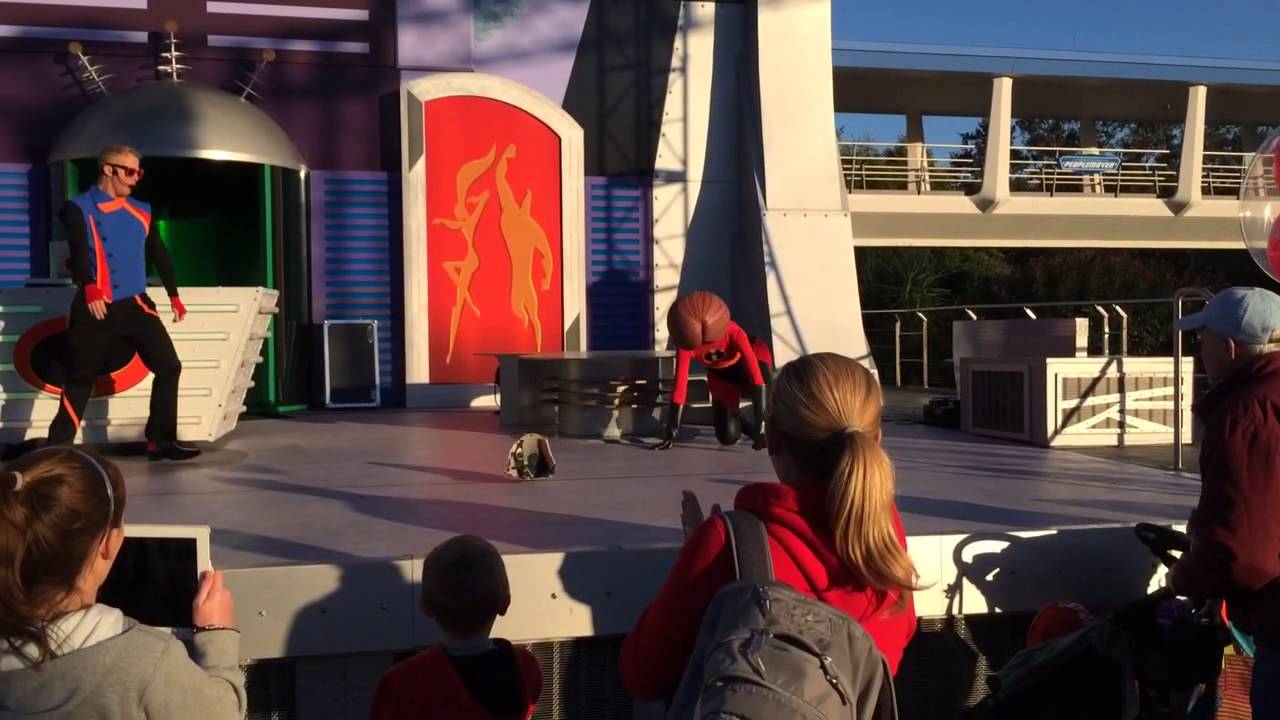 Elastigirl's Face Falls Off - Disney, Florida 16/1/2014 - YouTube