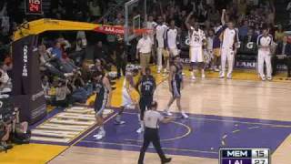 Luke Walton With the Behind the Back Pass for a Huge Shannon Brown Slam