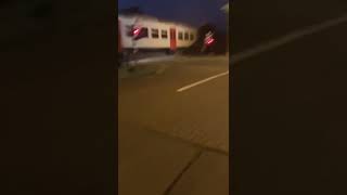 Moment dat bus gegrepen wordt door trein in Veldegem