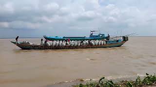 ফরিদপুরের সদরপুর আকোটের চর নদী ভাঙ্গন রোধের কাজ চলতাছে।