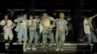 SKZ Felix shocks Han at Lollapalooza Chicago during Charmer stage [240802]