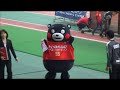 くまモン　ロアッソ熊本ユース選手とジェスチャーで会話する