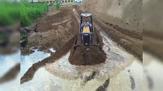 Operation of the Urban Development Project by Delete Lowlands by Dozer machine