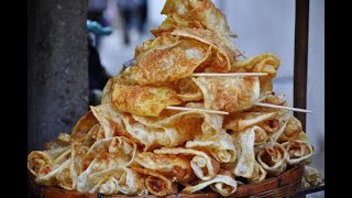 云南大理街头小吃烤乳扇是这样来的  Yunnan Dali street snack baked milk fan is like this