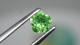 蛍光☆輝き◎チェリーカットのミントガーネット 0.379ct