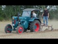 oldtimer traktoren beim leistungspflügen in hanstedt i kreis uelzen