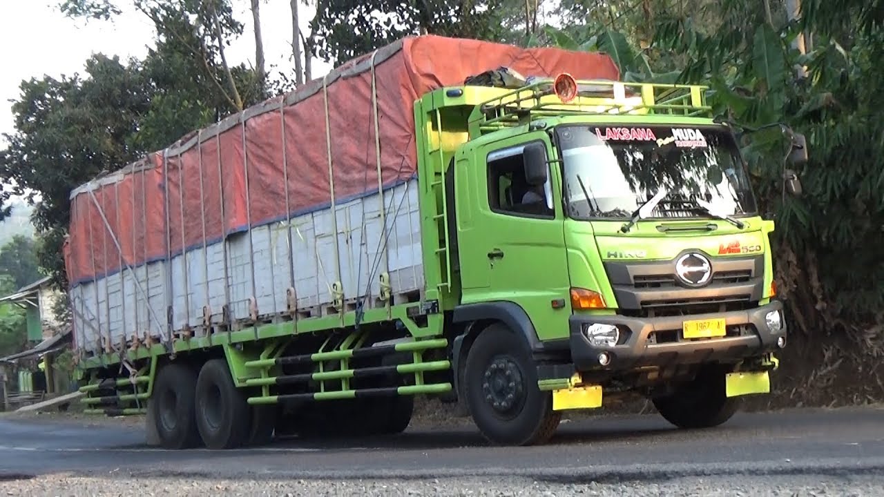 TRUK HINO IJO MUATAN BATA RINGAN HEBEL NGEDEN DI TIKUNGAN TIMEZ - F231 ...