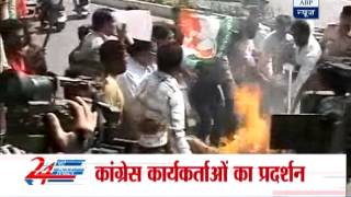 Congress activists burn Nitin Gadkari's effigy in Bhopal