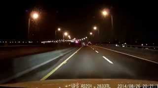 1030826-夜間禮讓大車變換車道的方式