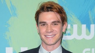 Kj Apa Breaks His Hand And Shows Off Nasty Injury
