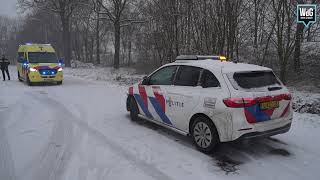 Auto belandt op de kop in sloot