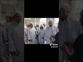 Syeikh abu zaki memberi hadiah kepada Habib Umar Bin Hafizd