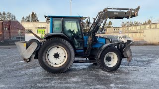 Köp Traktor Valtra A75-4 med frontlastare, vikplog och sandspridare på Klaravik