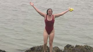 Sausalito mayor swims across Bay to raise money for beloved sea lion statue