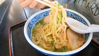 あまりに人気すぎて中華蕎麦専門店になったうどん屋!!うどんの製法で作るイリコ豚骨鶏ガラスープ【虎龍】【香川県のおすすめ讃岐うどん】