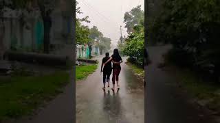 మా చెల్లి వాళ్ళ ఫ్రెండ్ తో వానలో🌧️🌧️