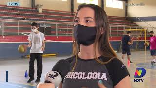 Todos no esporte: Projeto promove aula de basquete para pessoas com deficiência intelectual