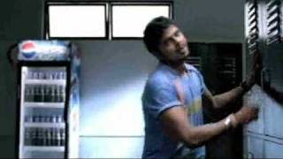 PEPSI New Funny Indian Commercial -Dhoni|Sreesanth|Sehwag & Ishant - Jaanta hai mera baap kaun hai?