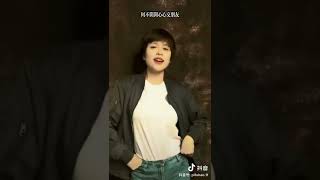 亮姐是一名专业的手语舞老师，她用手语舞诠释不同的歌曲选段，只为让大家更多认识手语舞的美和更容易去学！