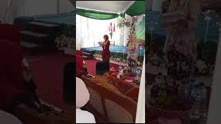 Puisi *Bahagiaku surga mereka dan deritaku pilu mereka*  dlm acara Purnawiyata kls VI MIN 12 Blitar