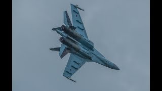 Су-35С против закона физики. Фантастический пилотаж.  Авиасалон \