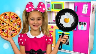 Sasha and Max plays with Kitchen Toys and opens Restaurant