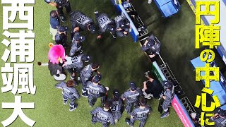 試合前の円陣、その中心にいるのは…