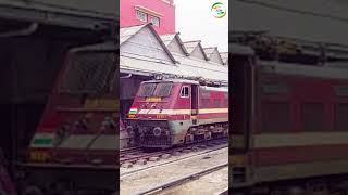 रेलवे स्टेशन पर खड़ी ट्रेन, आधी इस जिले में, आधी उस जिले में #shorts #facts #train #amazingfacts #gk