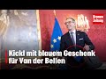 Kickl mit blauem Geschenk für Van der Bellen | krone.tv NEWS