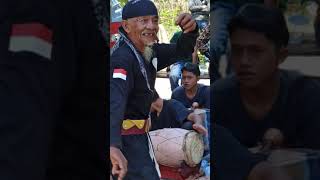 Kesenian daerah kalimantan selatan main kuntau/Asli silat Banjar