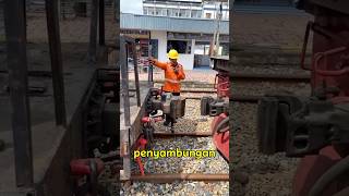 Ternyata begini proses penyambungan lokomotif ke gerbong kereta #shorts