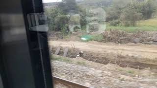 2522次經由海線開往北湖的EMU524區間車(三姓橋站→新竹站路程景)，和DRC1001進化號彩繪柴油客車