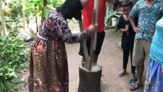 របៀបដាល់អំបុក ( How to make rice Cambodia culture)