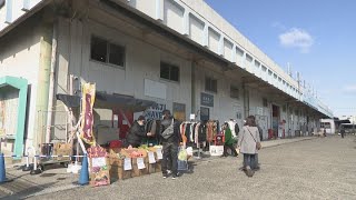 高松市中央卸売市場にある「うみまち商店街」で恒例の日曜市開かれる