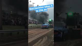 Nate Weber make a great pass in potosi Wisconsin #tractorpulling #truckpulling #shorts #ford #diesel